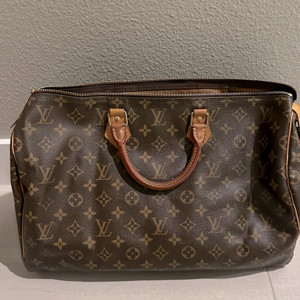 Authentic Louis Vuitton Monogram Speedy 30